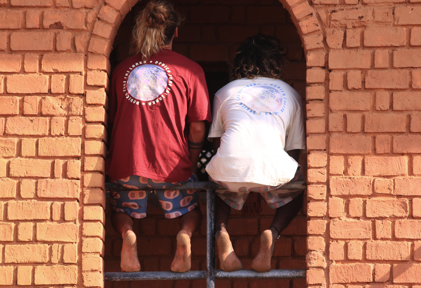 DEDICA SRI LANKA SURF TEE - BORDEAUX
